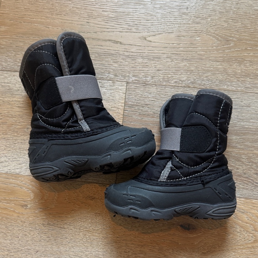 Kids Black Snow Boots with Easy-Fasten Strap